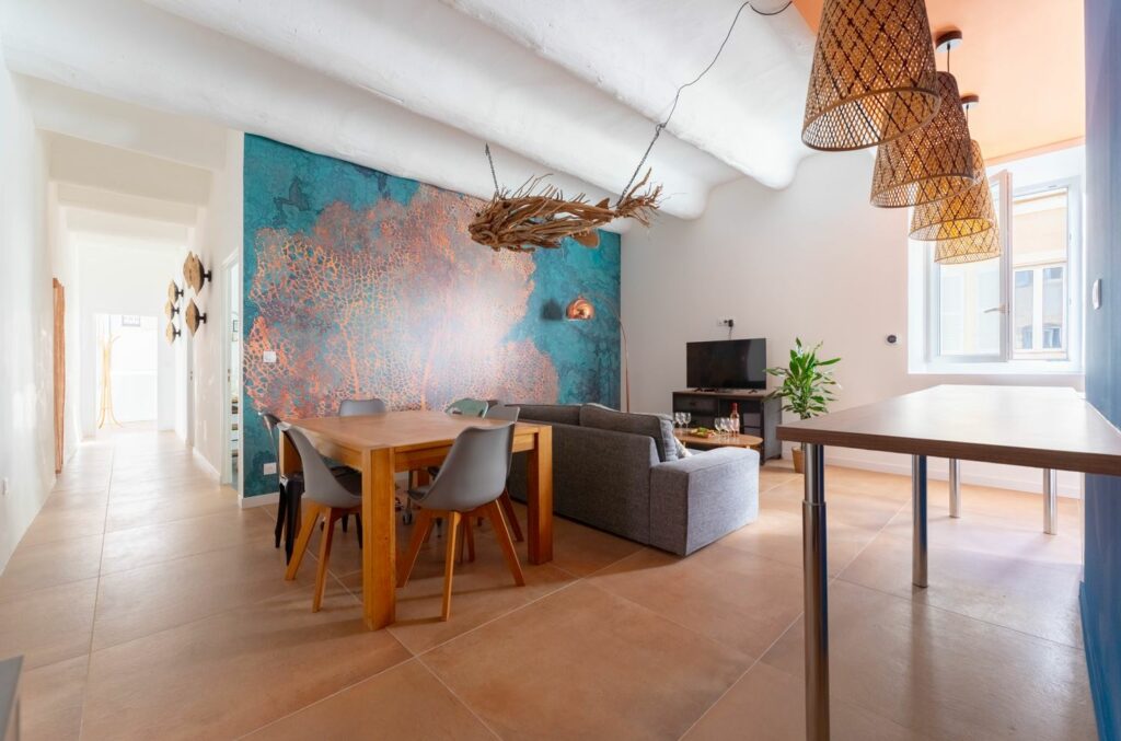 1 Airbnb la rascasse marseille - Vue du salon, Séverine Gaffori Architecte d'Intérieur décoration