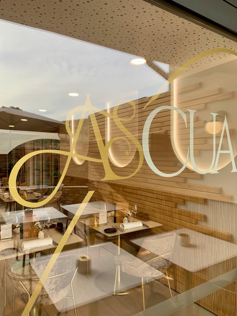 12 Restaurant l'Ascua - Vitrophanie, par Séverine Gaffori, Architecture d'intérieur et decoration