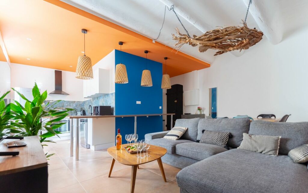 2 Airbnb la rascasse marseille - Vue du salon, Séverine Gaffori Architecte d'Intérieur décoration