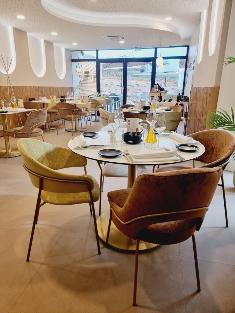 3 Restaurant l'Ascua - Vue détails d'une table, par Séverine Gaffori, Architecture d'intérieur et decoration