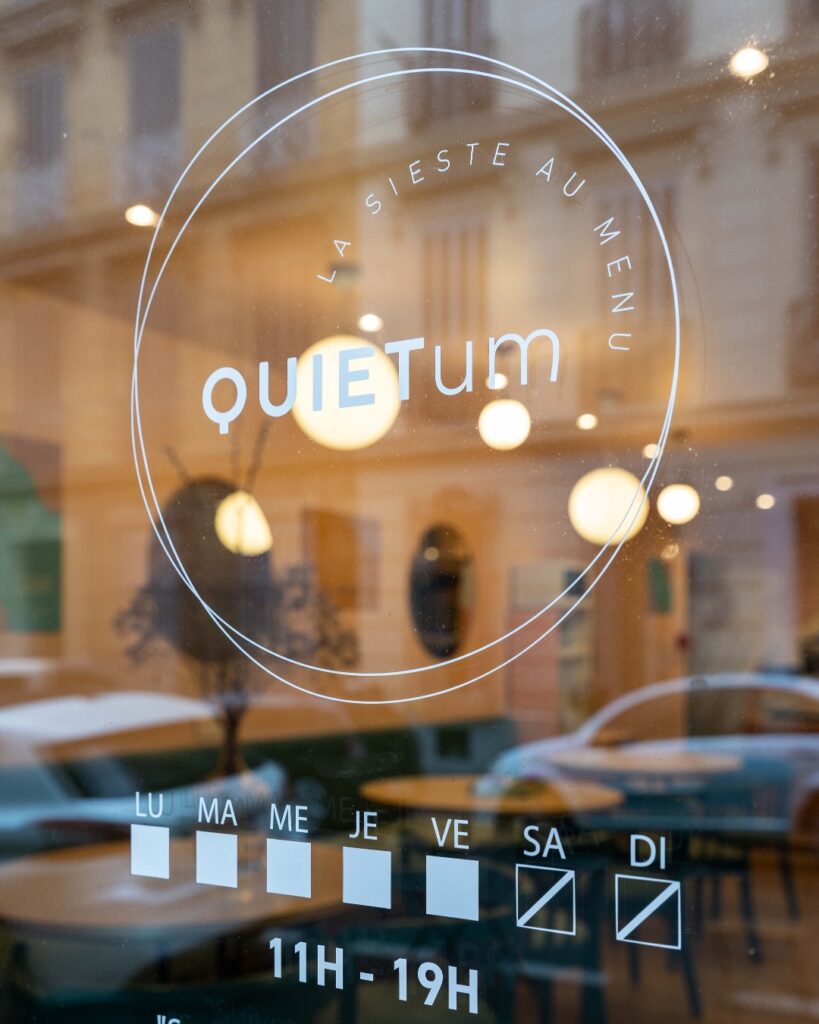 5 Quietum restaurant healthy - vitrophanie Séverine Gaffori Architecte d'Intérieur décoration