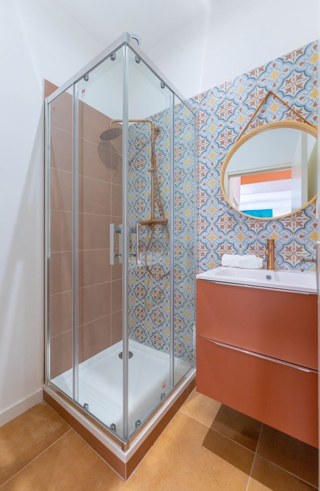 8 Airbnb la rascasse marseille - Vue salle de bain, Séverine Gaffori Architecte d'Intérieur décoration